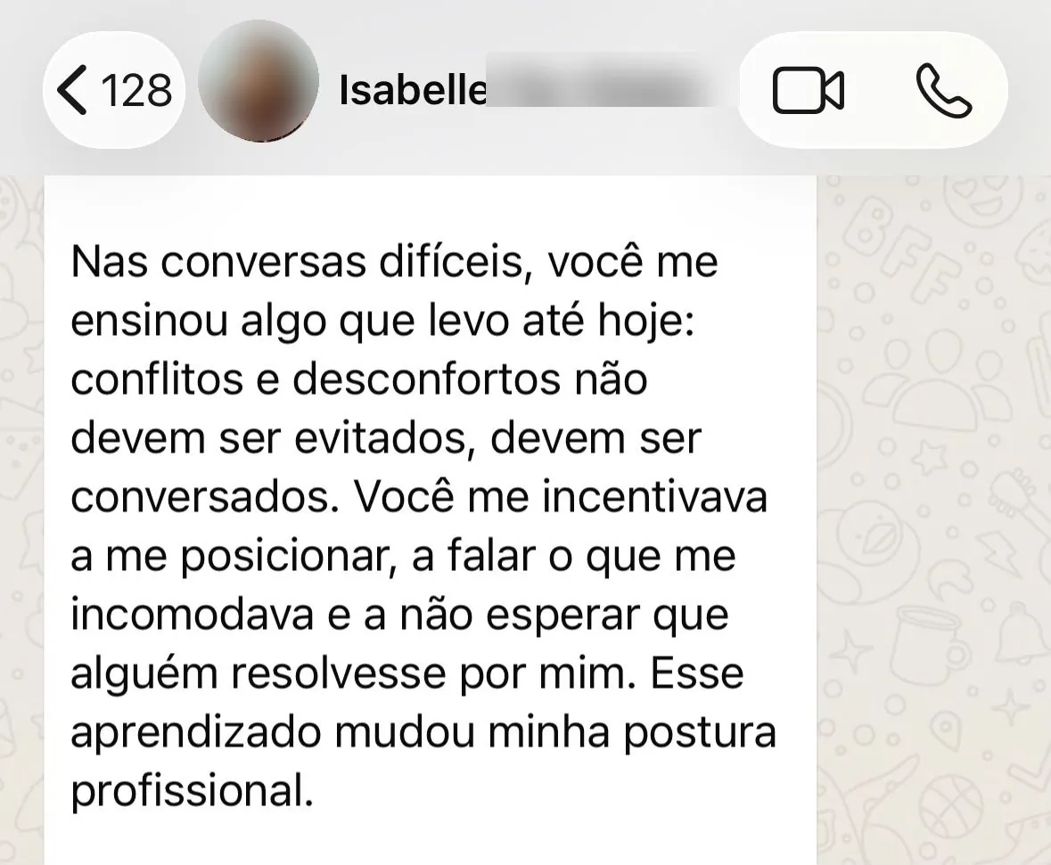 Print de mensagem de Isabelle contando que aprendeu a não evitar conflitos e a se posicionar em conversas difíceis